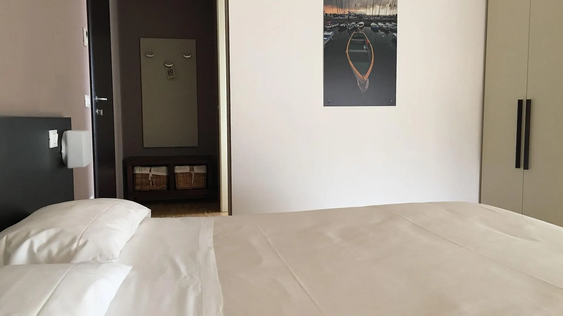 Vialeromadodici Rooms & Apartments Lazise Guest house