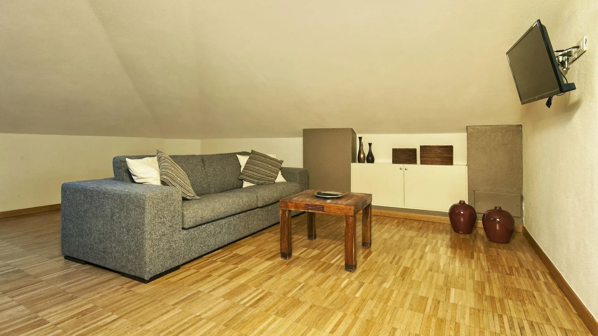 Vialeromadodici Rooms & Apartments Lazise Konukevi