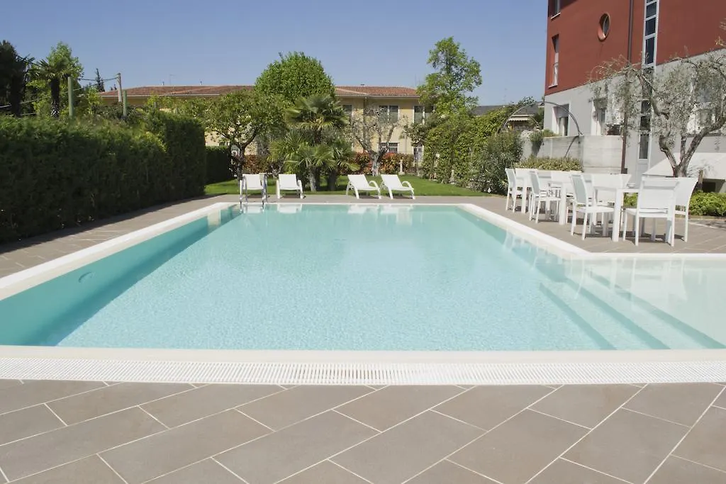 Vialeromadodici Rooms & Apartments Lazise 3*,  İtalya