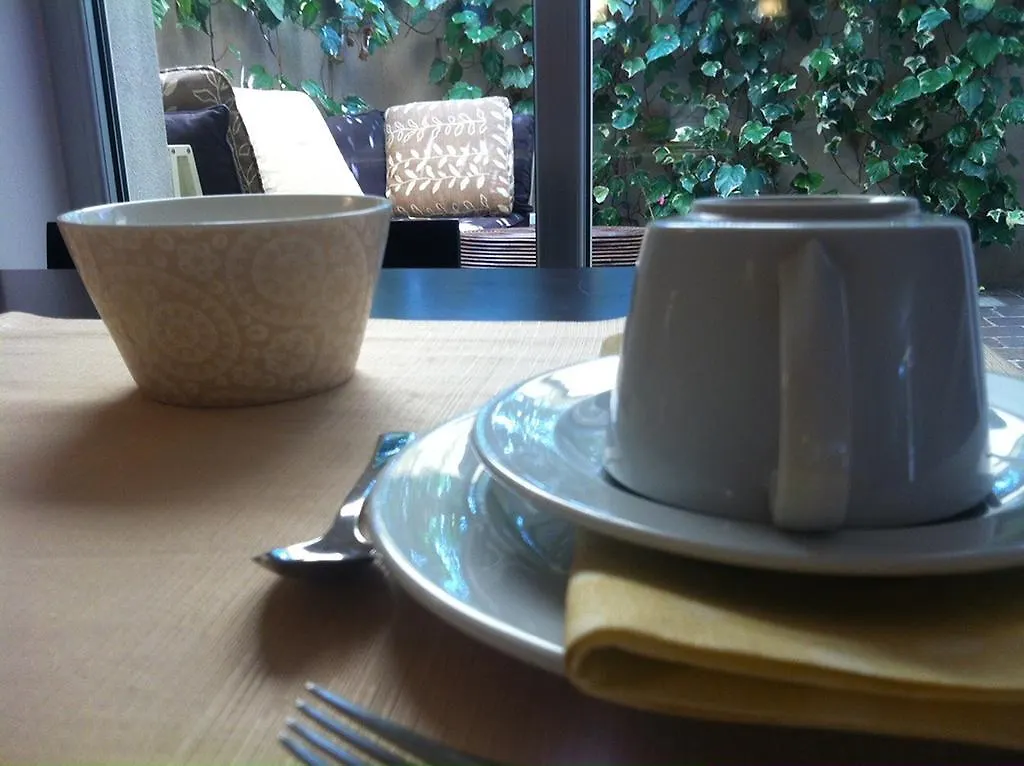 Vialeromadodici Rooms & Apartments Lazise Guest house