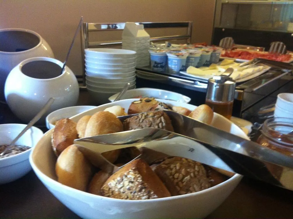Vialeromadodici Rooms & Apartments Lazise Guest house
