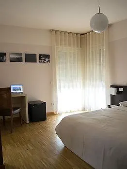 Vialeromadodici Rooms & Apartments Lazise Guest house