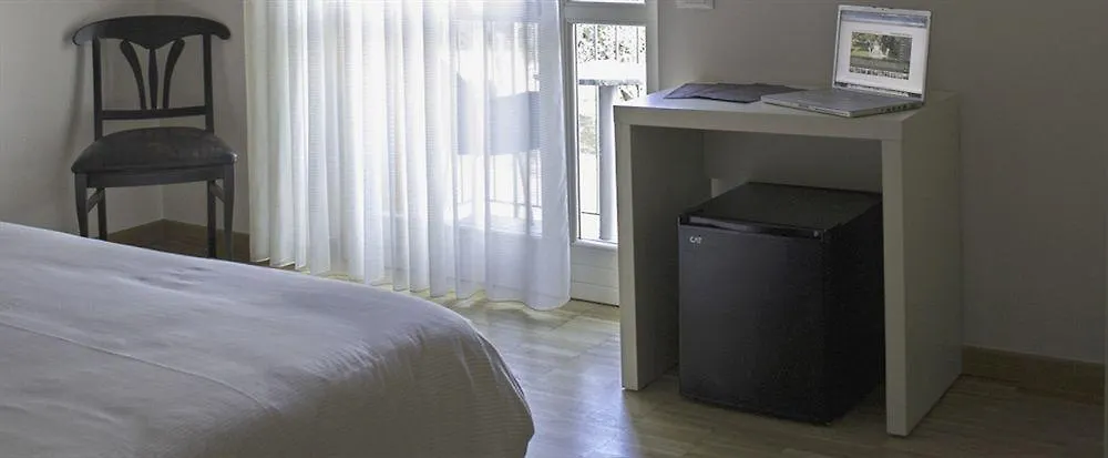 Vialeromadodici Rooms & Apartments Lazise Guest house