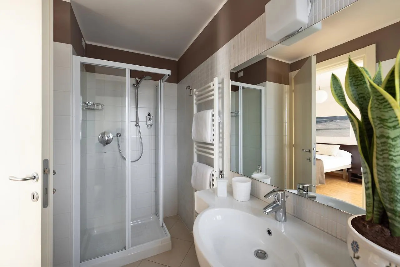 Vialeromadodici Rooms & Apartments Lazise 3*,  İtalya
