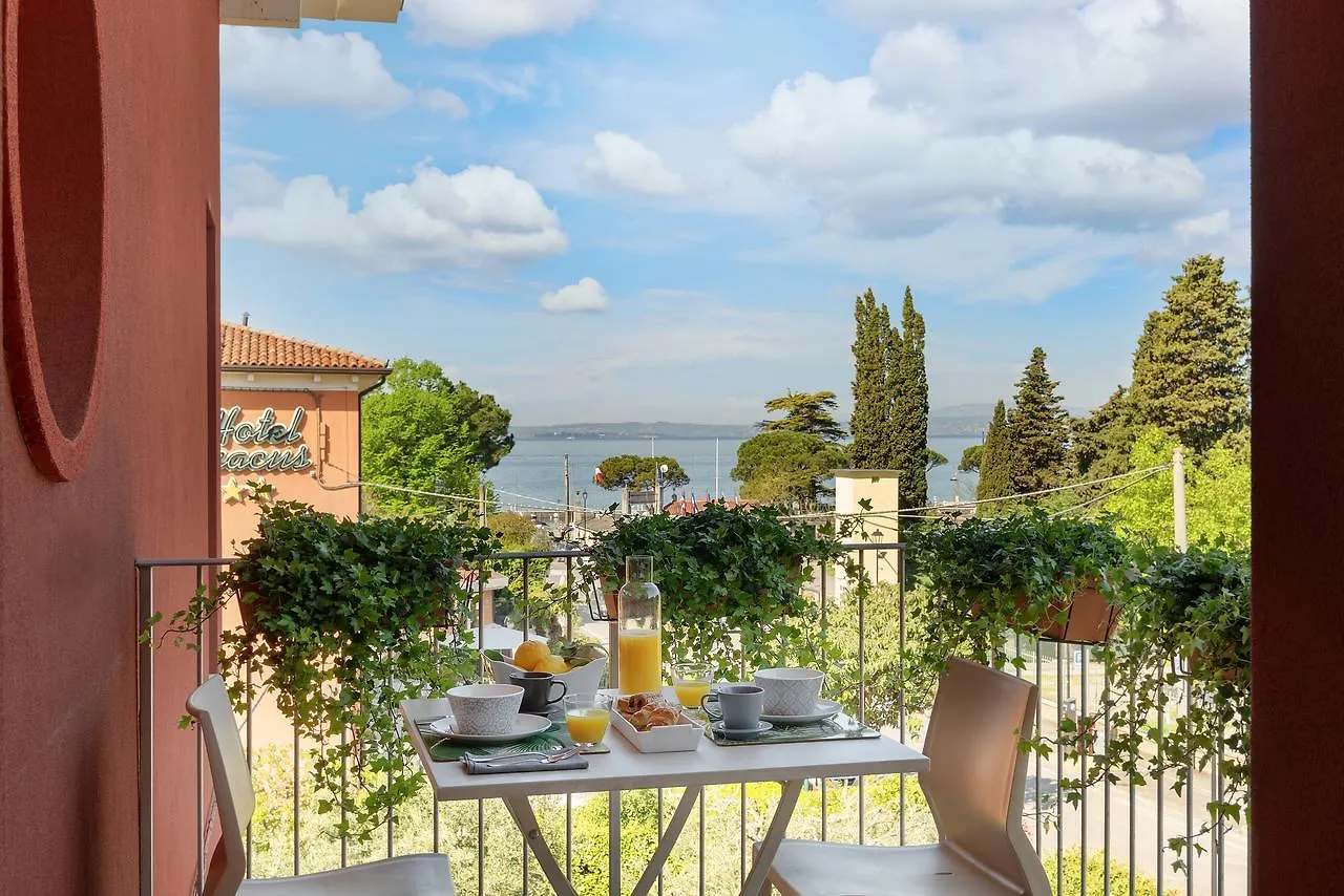 Vialeromadodici Rooms & Apartments Lazise Italy