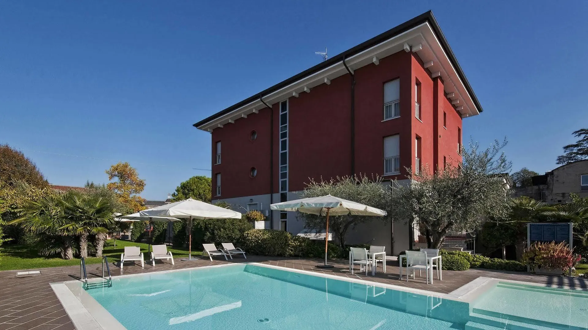 Vialeromadodici Rooms & Apartments Lazise 3*,  Italy