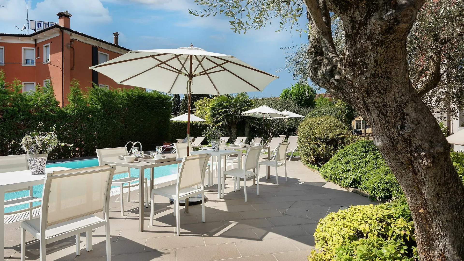 Vialeromadodici Rooms & Apartments Lazise Guest house