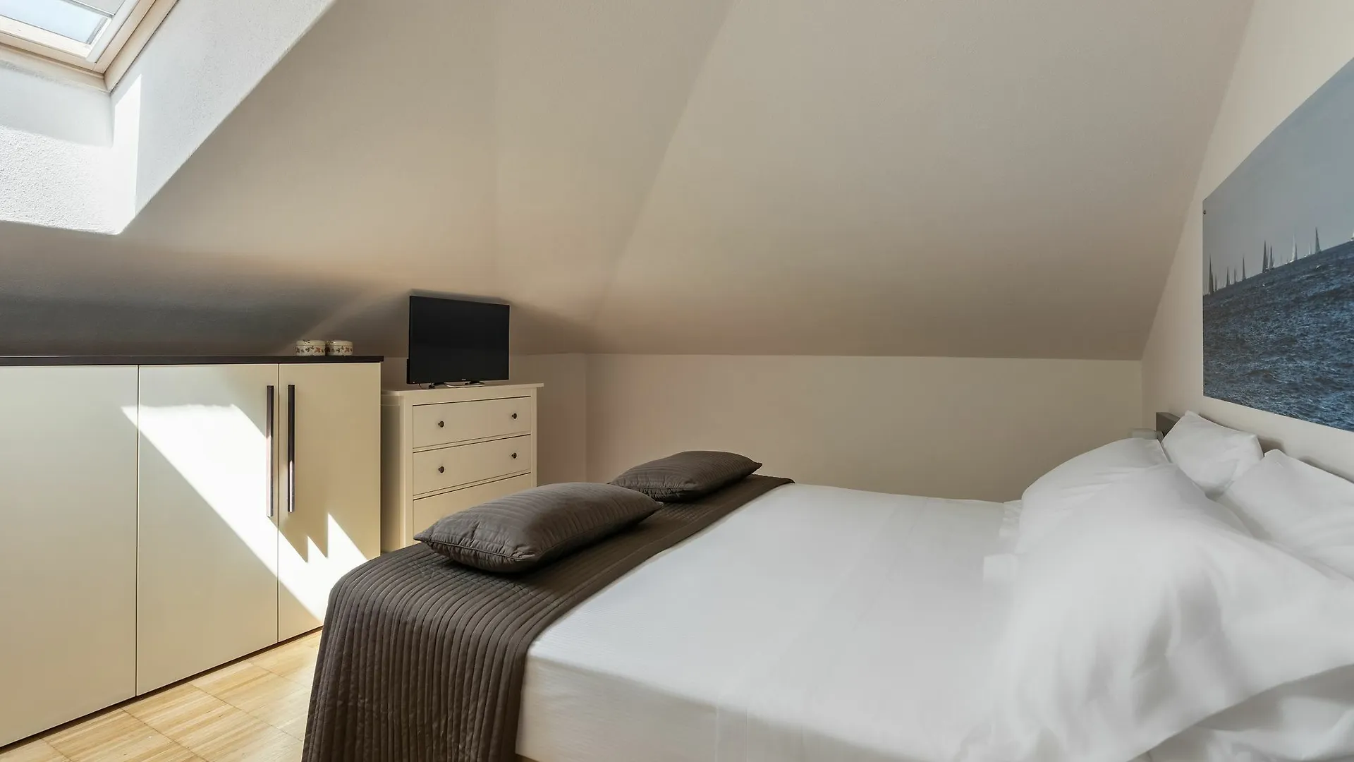 *** Gasthof Vialeromadodici Rooms & Apartments Lazise Italien