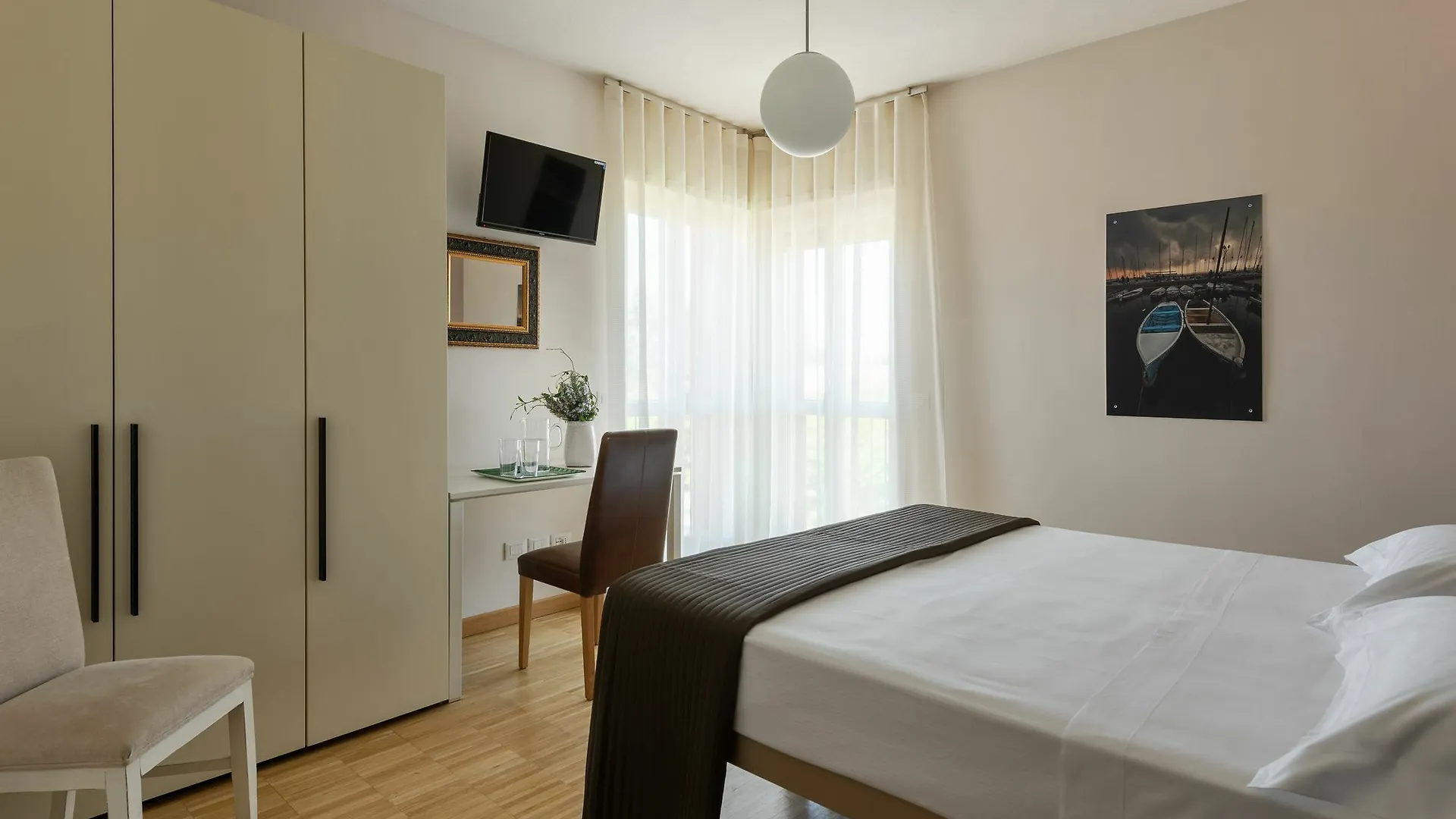 Vialeromadodici Rooms & Apartments Lazise 3*,  Italien